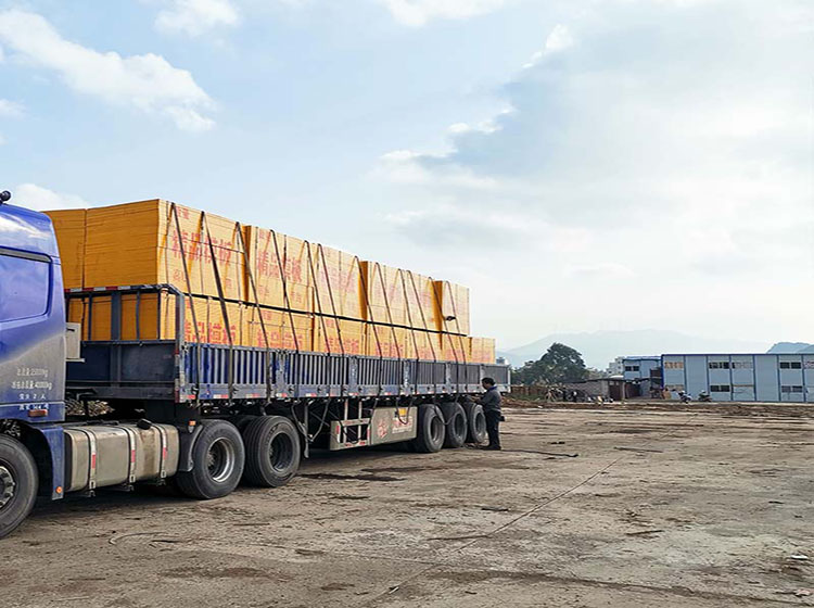 100萬的建筑模板訂單量發(fā)往湖南岳陽(yáng)