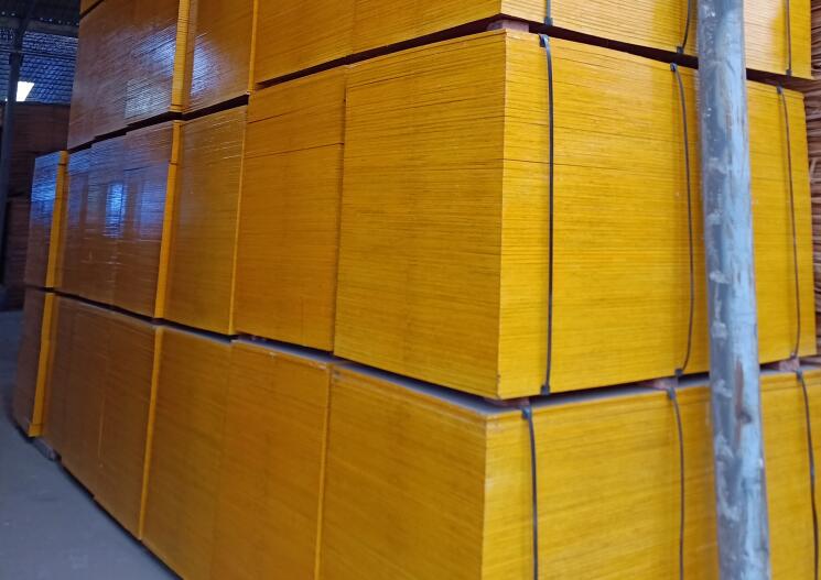 廣西建筑模板如何預防變形插圖2 通風干燥的環(huán)境更適合存儲模板